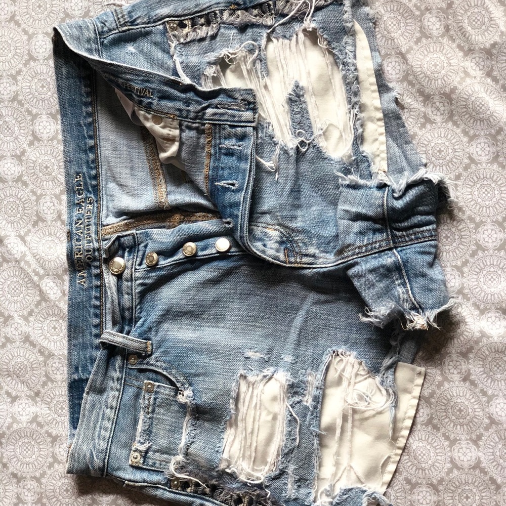 AMERICAN EAGLE OUTFITTERS SHORTS